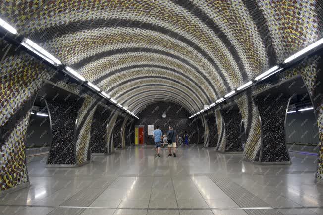 Közlekedés - M4-es metró - Szent Gellért tér – Műegyetem állomás
