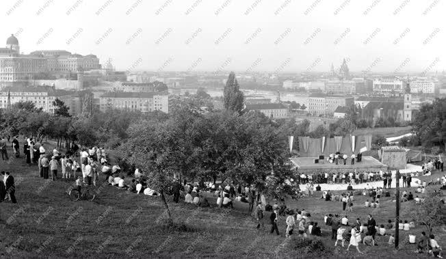 Városkép-életkép - Ünnep - Augusztus 20. a Gellért-hegyen