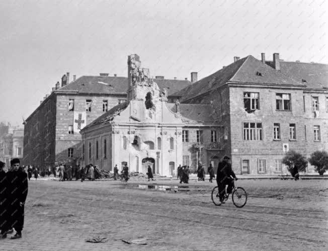 Belpolitika - 1956-os forradalom - Romos Budapest