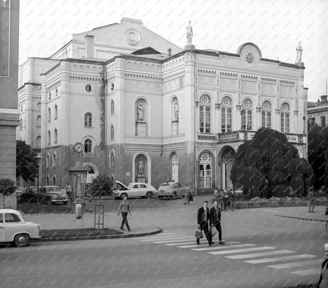Kultúra - Városkép - Debreceni Csokonai Színház