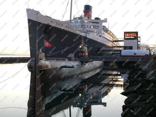 Közlekedés - Long Beach - Queen Mary tengerjáró hajó