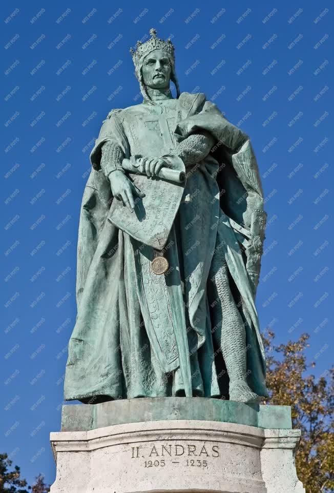 Emlékmű - Hősök tere - II. András király szobra