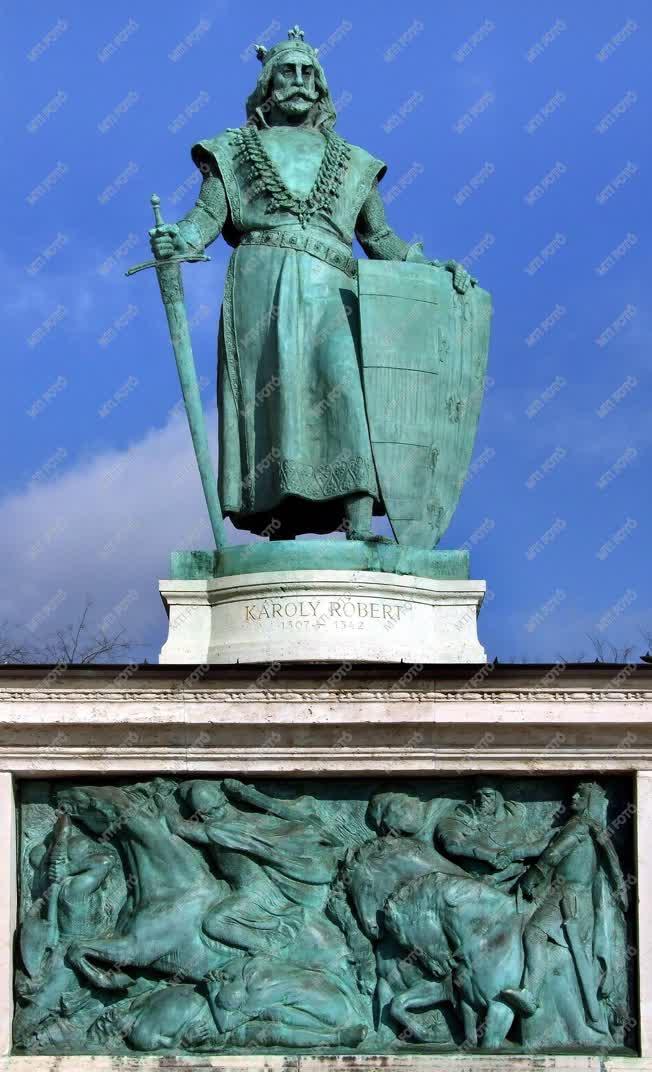 Köztéri szobor - Budapest - Károly Róbert király szobra a Hősök terén