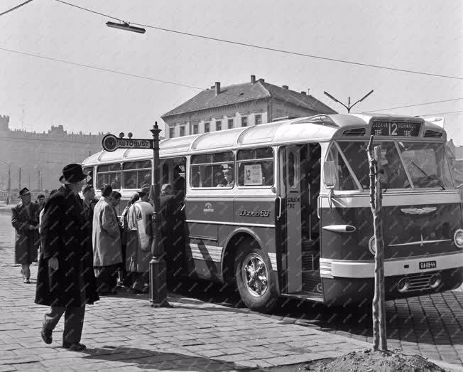 Közlekedés - Új buszok Budapesten