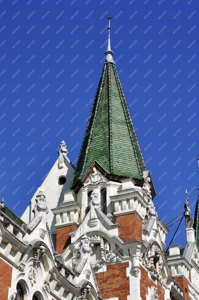 Városkép - Budapest - 120 éves az újpesti városháza