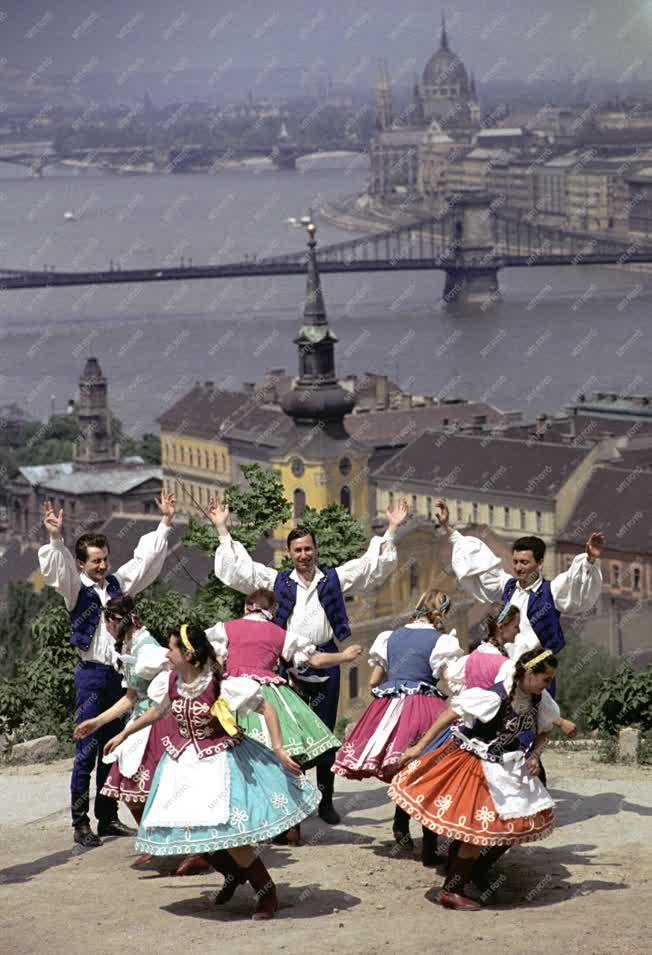 Kultúra - Folklór fesztiválra készül a KÖZGÁZ népi együttese