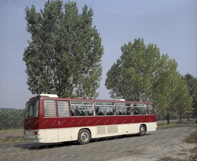 Közlekedés - Ikarus 250 turistabusz