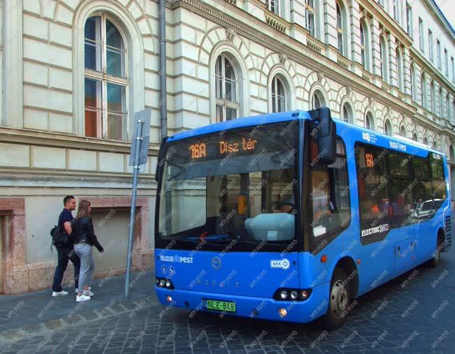 Közlekedés - Budapest - Elektromotorral hajtott NKK-autóbusz 