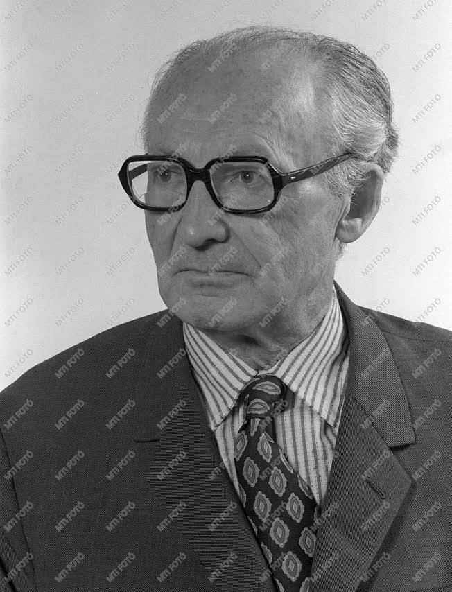 Tudomány - Weiszfeiler Gyula akadémikus
