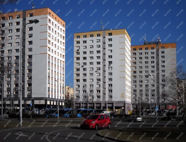 Városkép - Budapest - Felújított lakóépületek a Zsókavár utcában