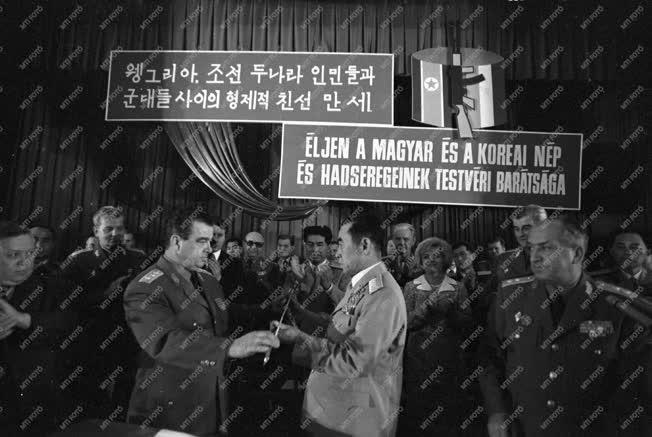 Külkapcsolat - Korea - O Dzin U hadseregtábornok látogatása 