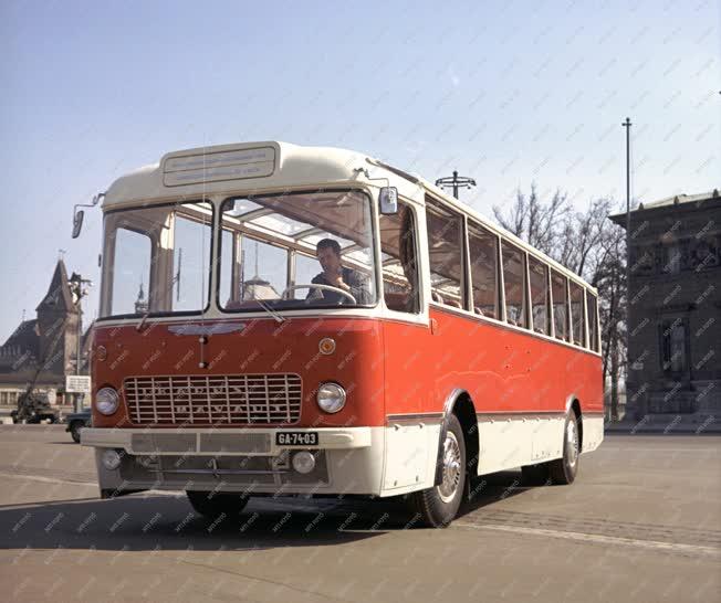 Közlekedés - Ikarus 557 panoráma autóbusz