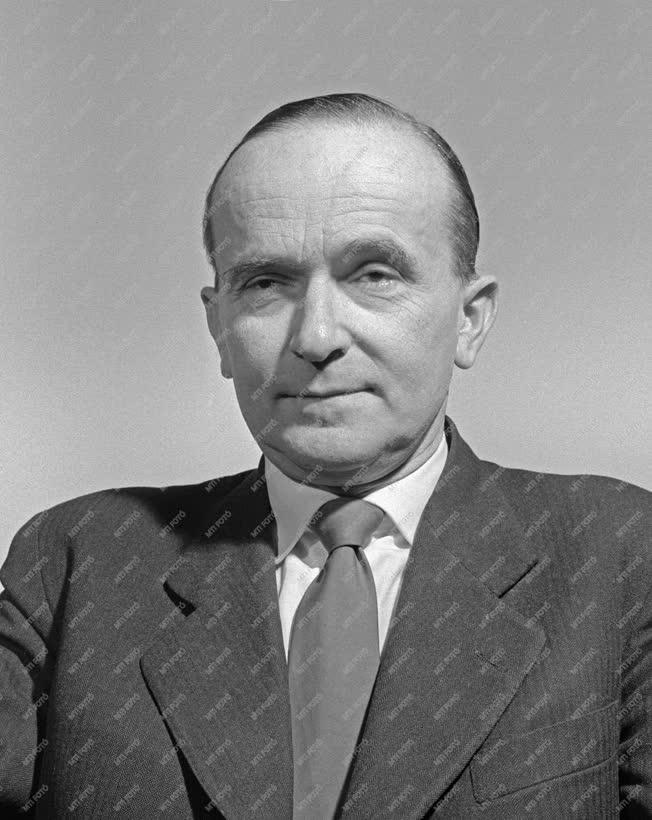 Kitüntetés - 1962-es Kossuth-díjasok - Dr. Hajós György