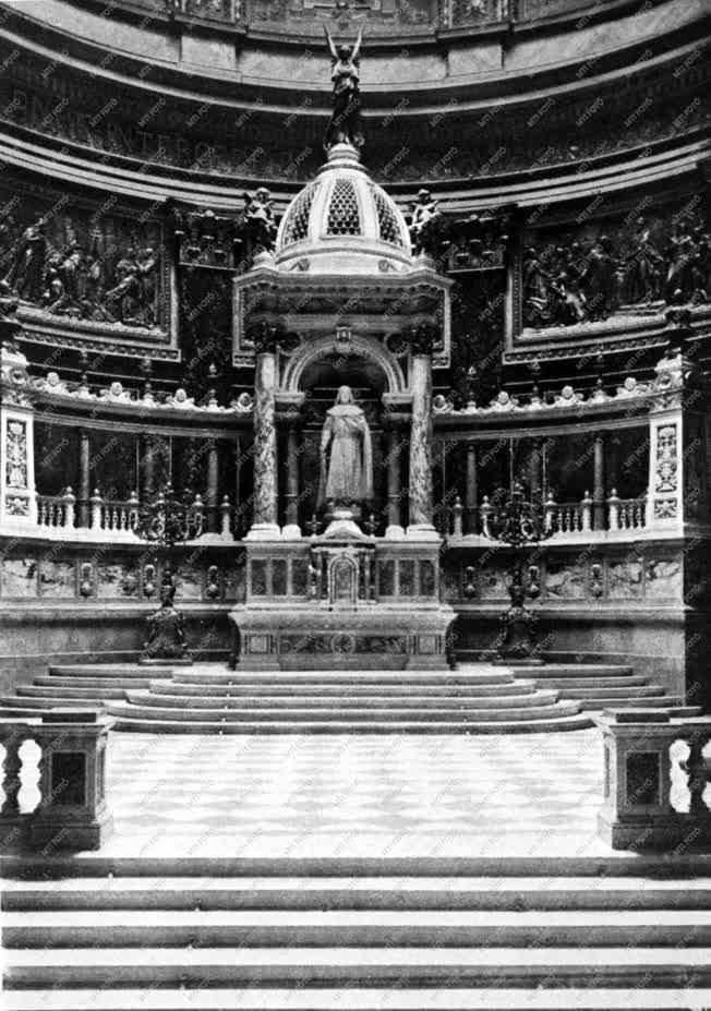 Egyház - A Szent István Bazilika 1905-ben