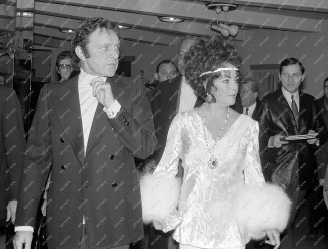 Külkapcsolat - Richard Burton és Elizabeth Taylor Budapesten