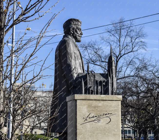 Köztéri szobor - Budapest - Lechner Ödön