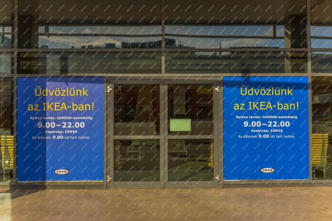 Kereskedelem - Budapest - Az IKEA áruház bejárata