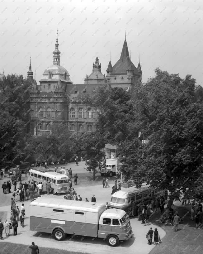 Gazdaság - Közlekedés - Budapesti Ipari Vásár