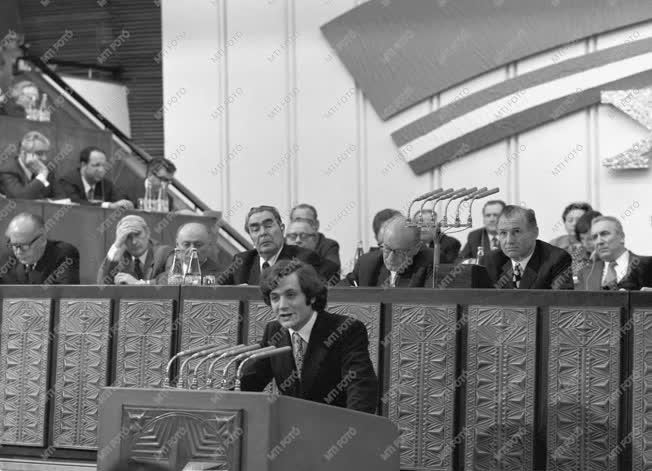 Belpolitika - Pártok - MSZMP XI. kongresszusa
