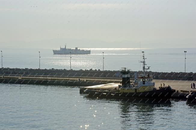 Városkép - Piombino - A kikötő látképe