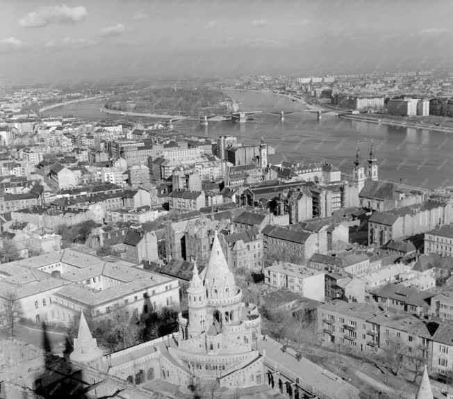 Városkép - Budapesti panoráma a Mátyás templomból