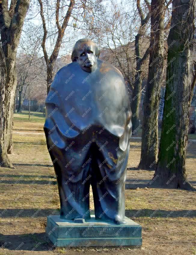 Köztéri szobor - Budapest - Miroslav Krleza szobra a Ludovikánál