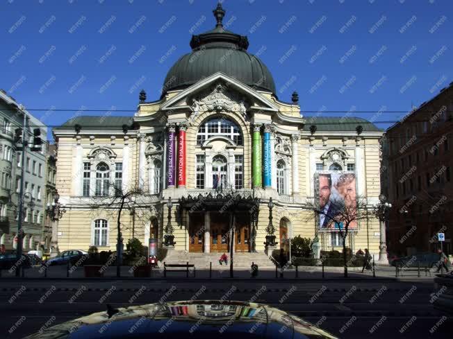 Épület - Budapest - A Vígszínház épülete