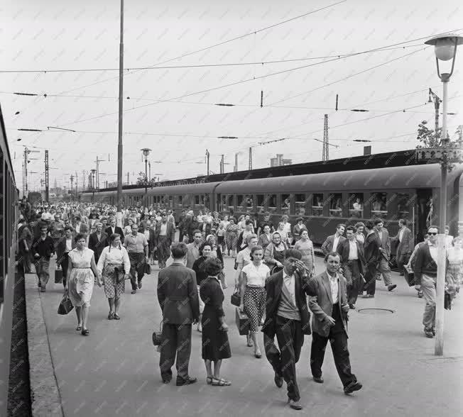 Közlekedés - Keleti pályaudvar.