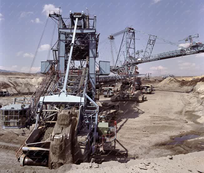 Ipar - Szénbányászat - A Thorez külszíni bánya
