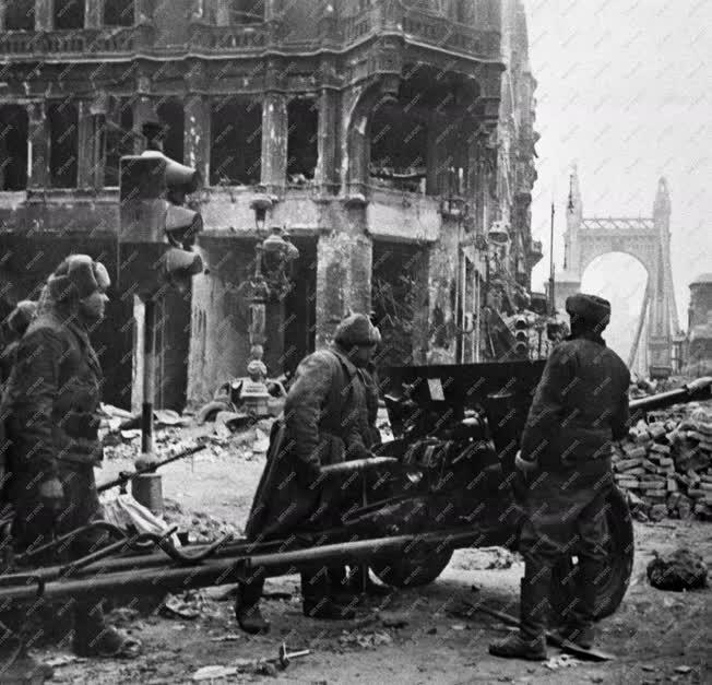 Történelem - II. világháború - Szovjet katonák
