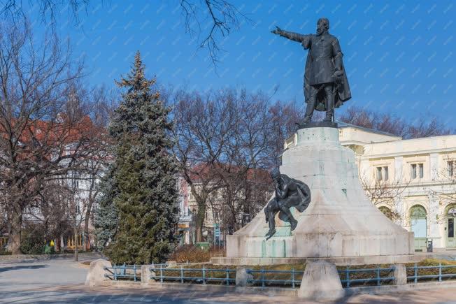 Városkép - Kecskemét - Kossuth Lajos szobra