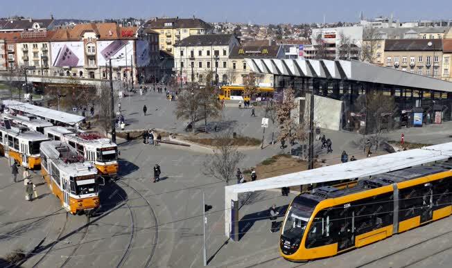 Városkép - Budapest - Közlekedés a Széll Kálmán téren