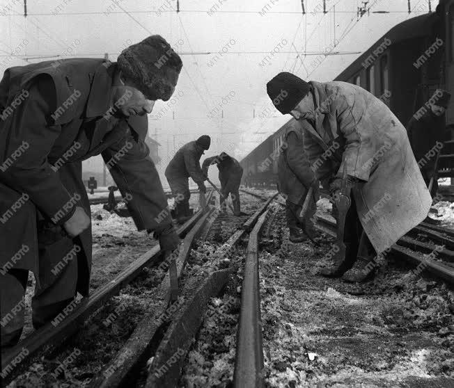 A szerző válogatása - Téli gondok a Keleti Pályaudvaron