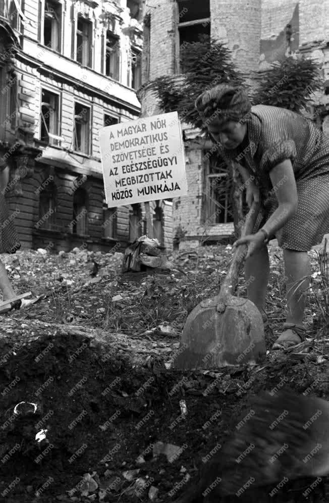 Történelem - A Nőszövetség társadalmi munkája - Romeltakarítás 