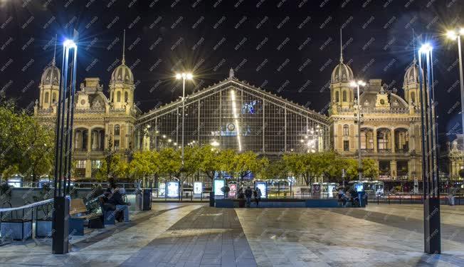 Közlekedési létesítmény - Budapest - A Nyugati pályaudvar