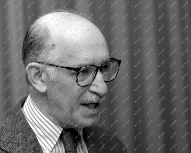 Kultúra - Irodalom - Bernard Malamud a magyar Pen Klub vendége