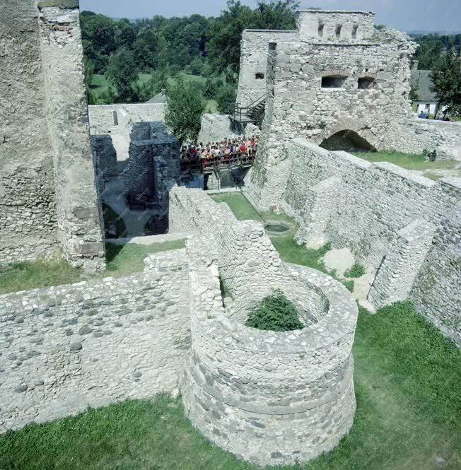 Kultúra - A nagyvázsonyi Kinizsi-vár