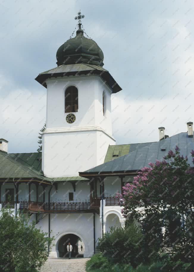 Turisztikai nevezetesség - Észak-Moldvai templomok - Agapia kolostor