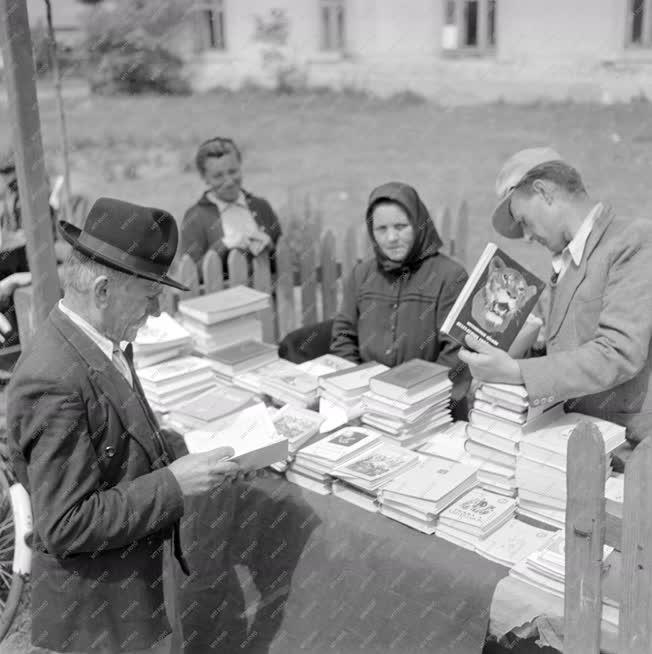 Kultúra - Ünnepi könyvhét a  Vörös Csillag Termelőszövetkezetben