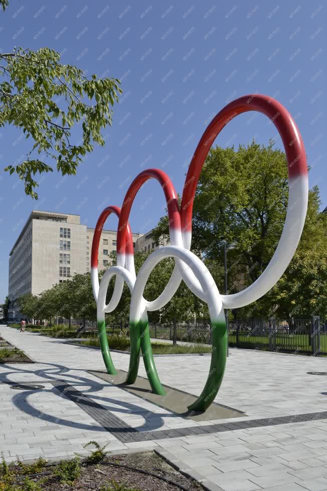 Jelkép - Budapest - Az Olimpiai Park ötkarikás kompozíciója