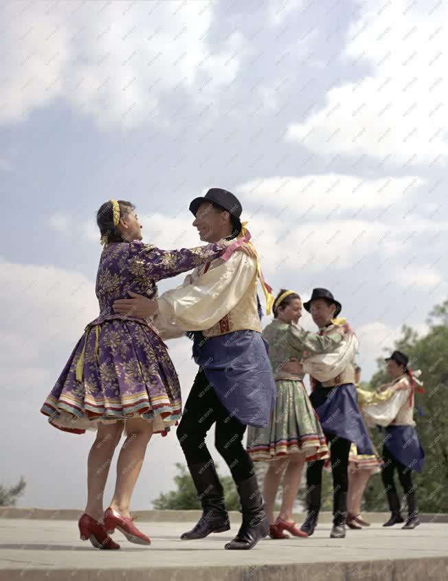 Kultúra - Folklór fesztiválra készül a KÖZGÁZ népi együttese