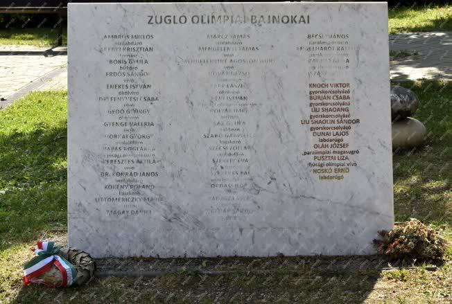 Sport - Budapest - Olimpiai bajnokok emléktáblája a Bosnyák téren