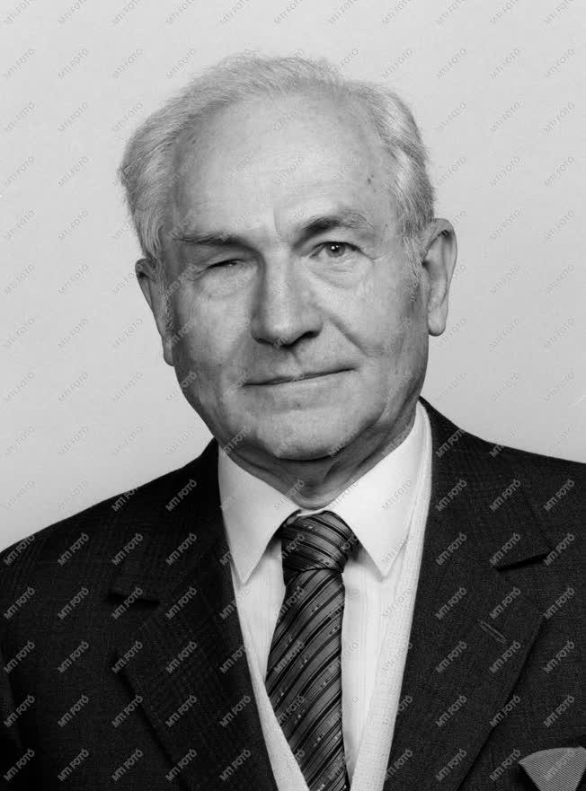 1988-as Állami Díjasok - Dr. Cselőtei László