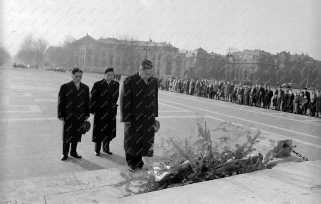 Diplomácia - Átadta megbízólevelét az új koreai nagykövet