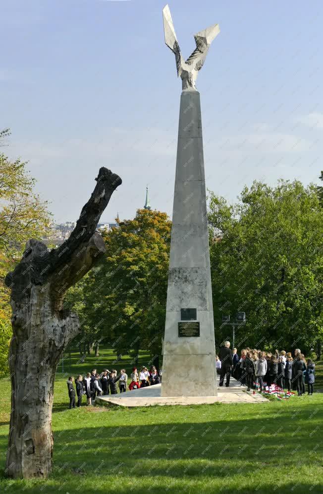 Ünnepség - Budapest - Emlékezés 56 hőseire a Tabánban