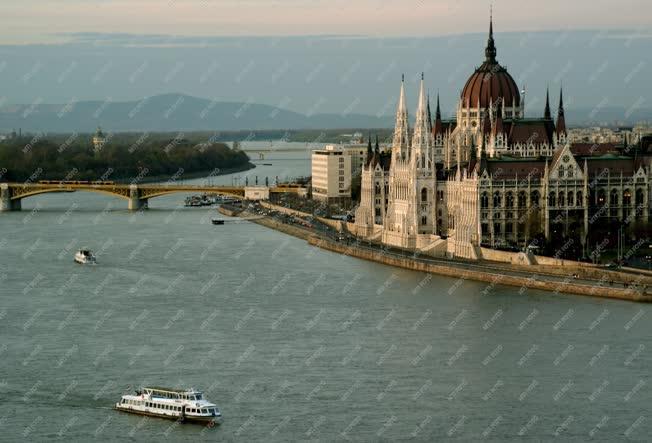 Budapest - Parlament - Duna-part