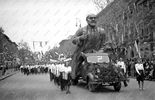 Ünnep - Május elseje 1948-ban
