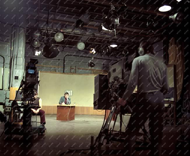 Média - A Magyar Televízió IV-es stúdiójában