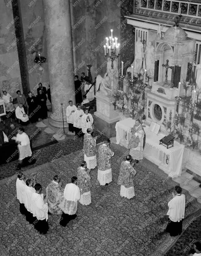 Egyház - 100 éve szentelték fel az Esztergomi Bazilikát 