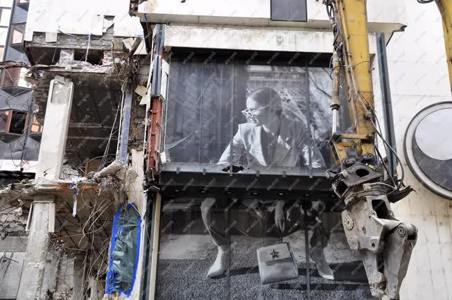 Városkép - Településfejlesztés - Budapest - Lebontják a belvárosi Fontana-házat